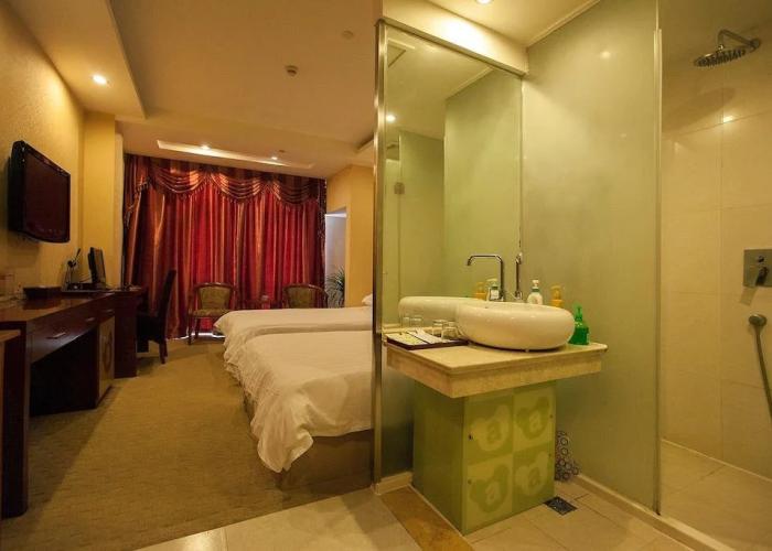 Yiwu Luck Bear Hotel