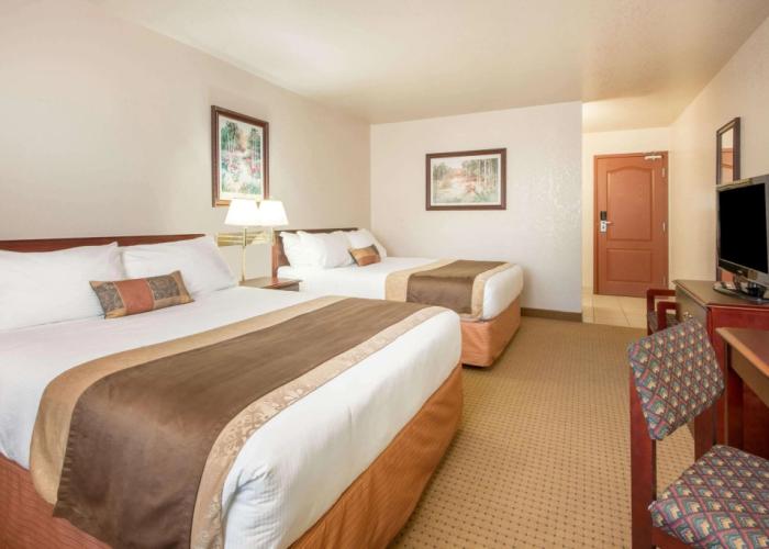 Ramada by Wyndham Lloydminster