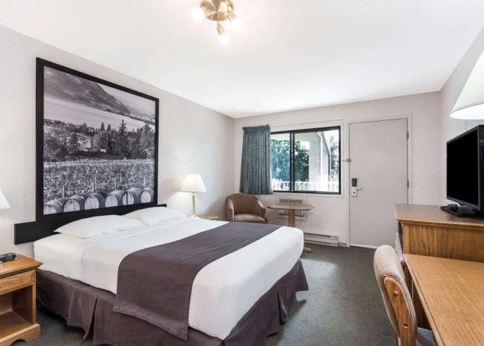 Super 8 by Wyndham Kelowna BC
