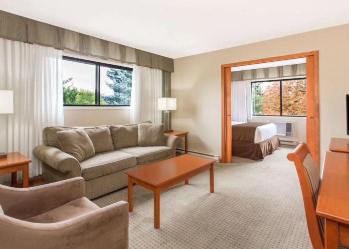 Ramada Hotel & Conference Center by Wyndham Kelowna