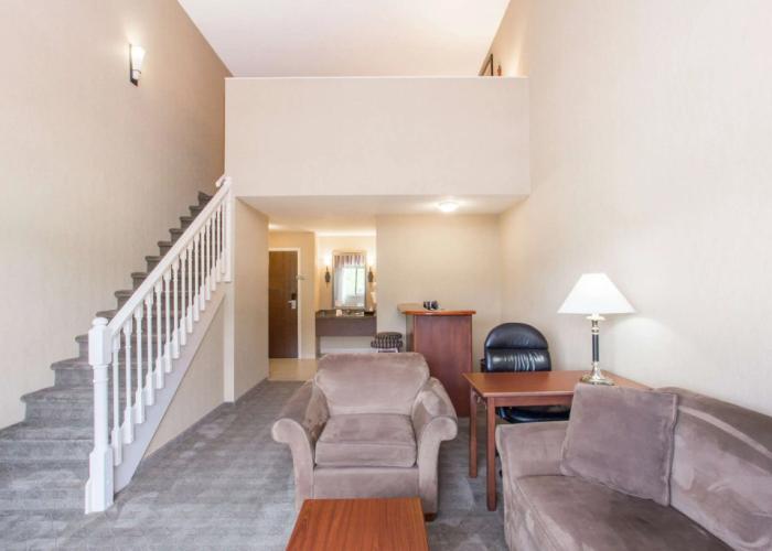 Ramada Hotel & Conference Center by Wyndham Kelowna