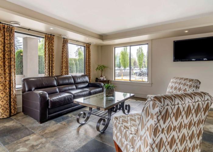Econo Lodge Inn & Suites