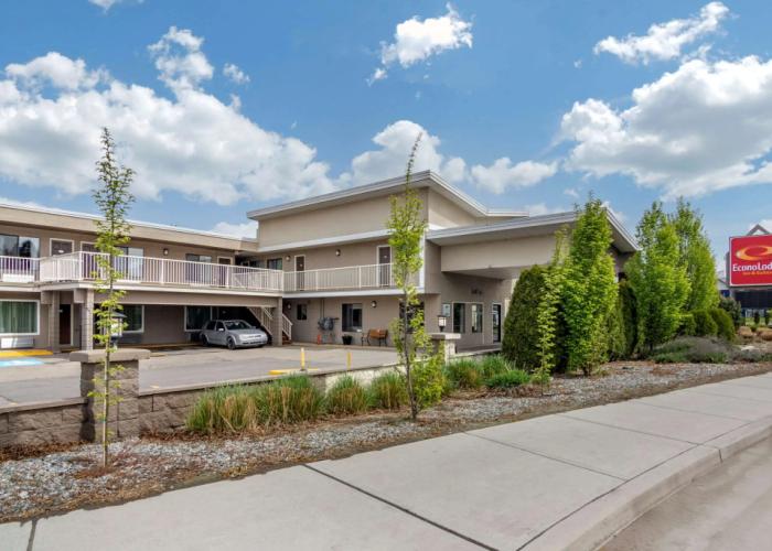 Econo Lodge Inn & Suites