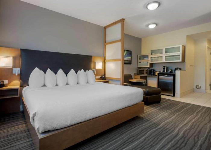 Best Western Plus Sawridge Suites