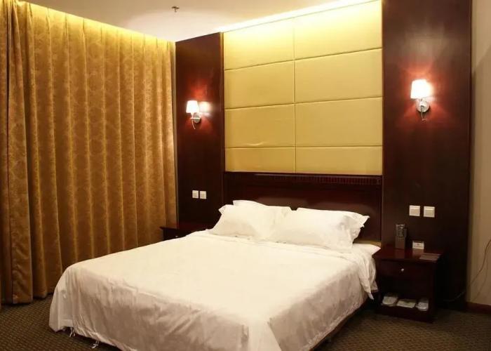 Yanji Changbaisong Hotel