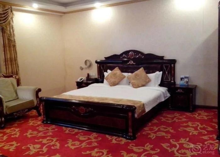 Yanji Changbaisong Hotel