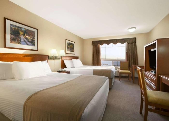 Super 8 By Wyndham High Level Ab
