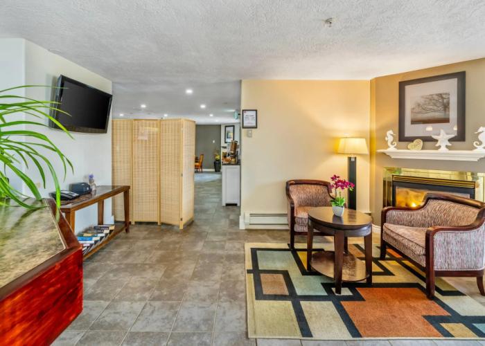 Econo Lodge Inn & Suites