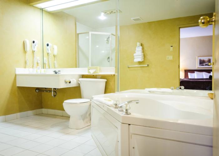Peterborough Inn & Suites Hotel