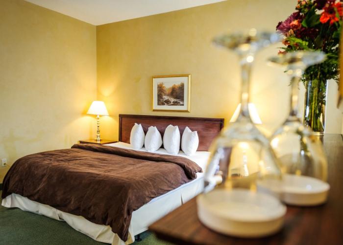 Peterborough Inn & Suites Hotel