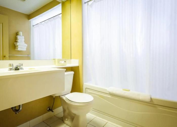 Peterborough Inn & Suites Hotel