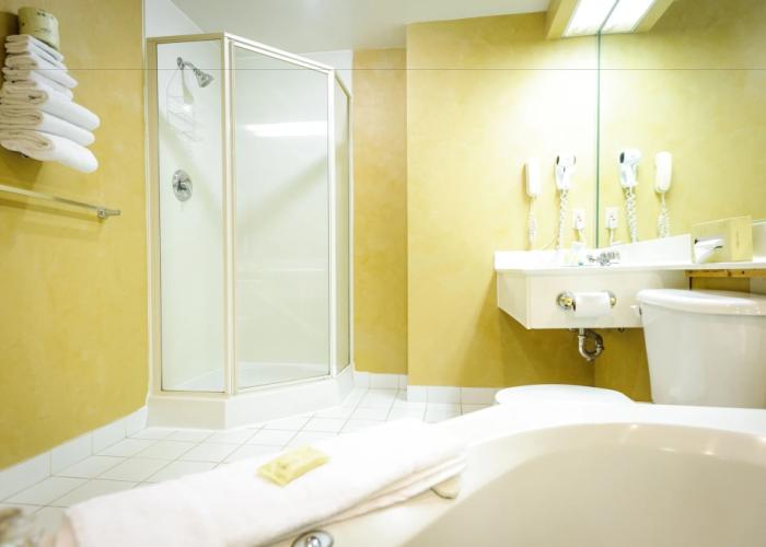 Peterborough Inn & Suites Hotel