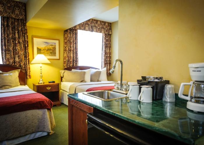 Peterborough Inn & Suites Hotel