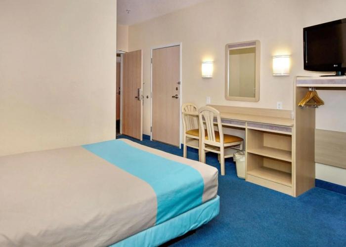 Motel 6 Peterborough, ON