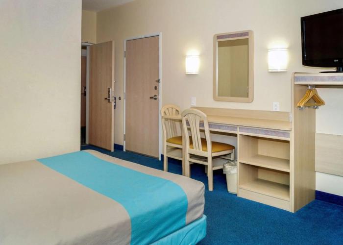 Motel 6 Peterborough, ON
