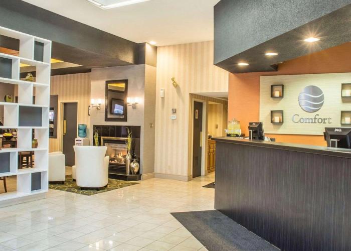 Comfort Hotel & Suites