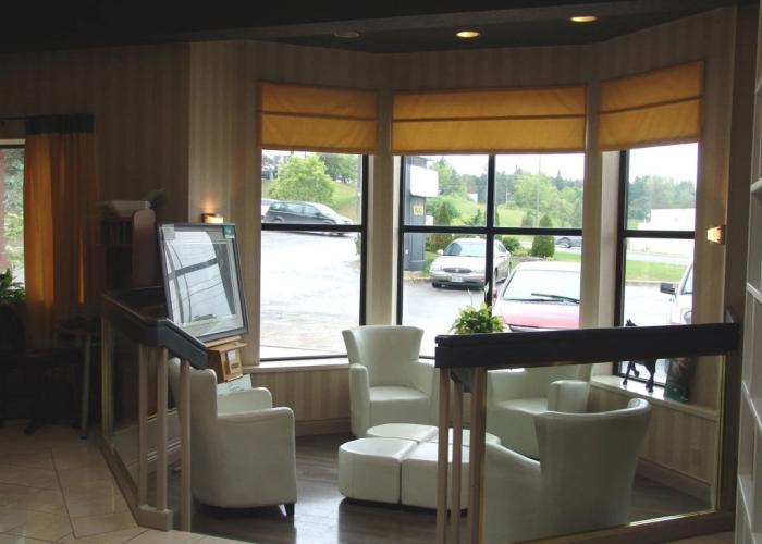 Comfort Hotel & Suites
