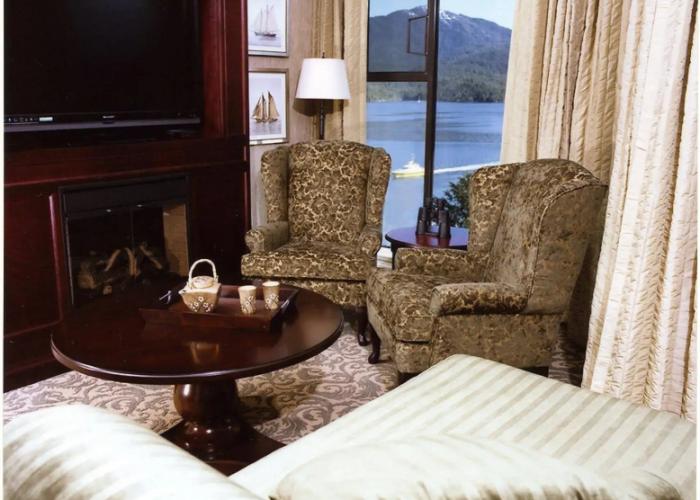 Hotel Crest