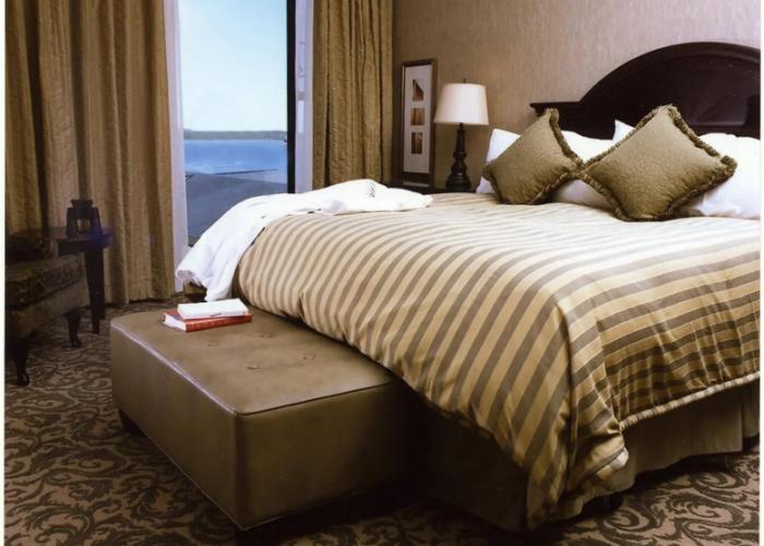 Hotel Crest