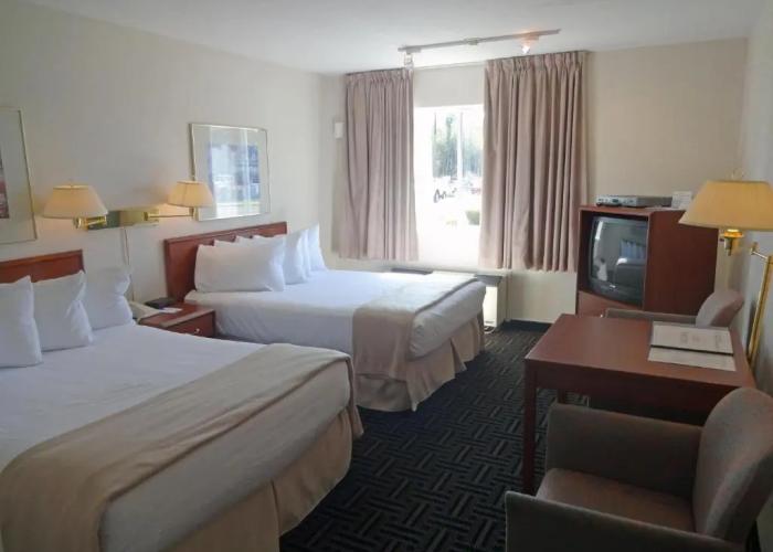 Powell River Town Centre Hotel