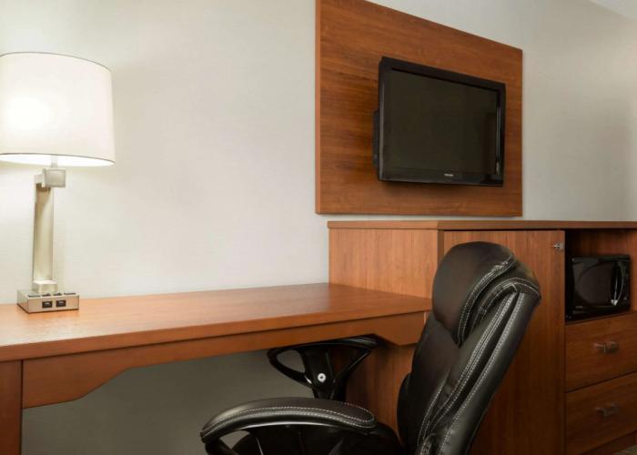 Travelodge by Wyndham Windsor