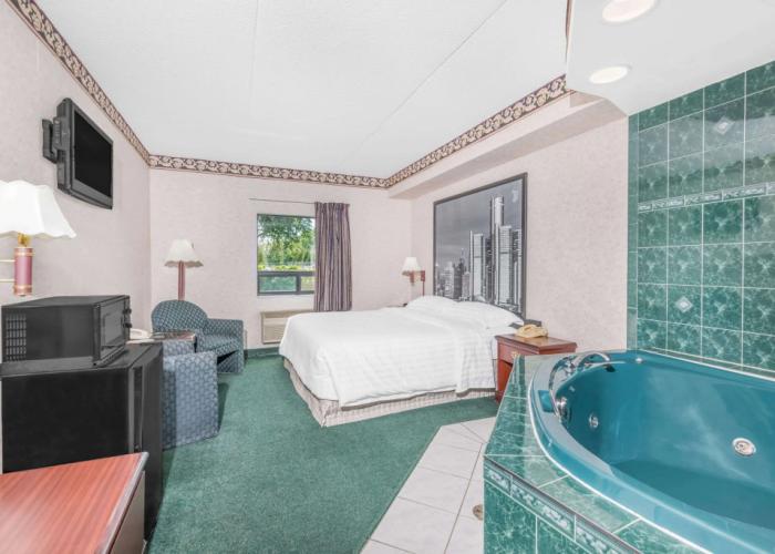 Super 8 by Wyndham Ambassador Bridge Windsor ON