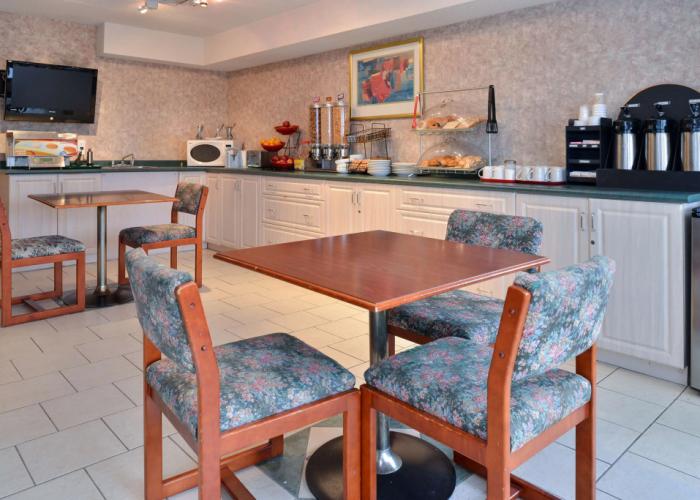 Lexington Inn & Suites Windsor