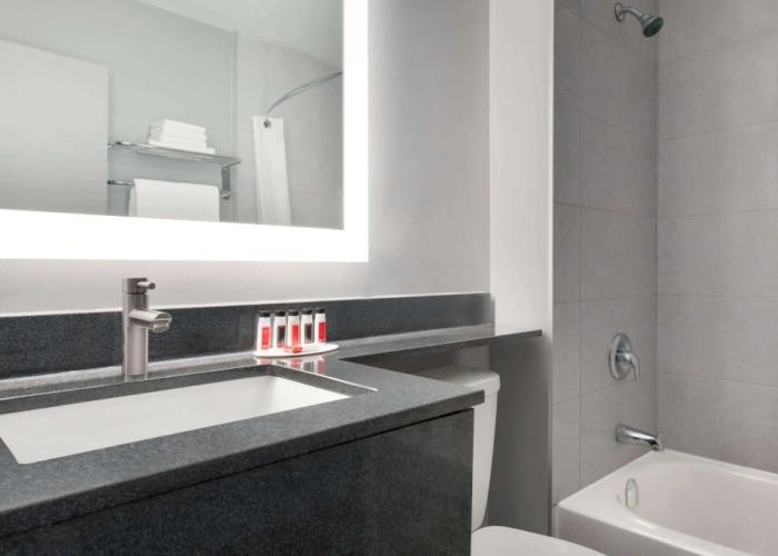 Super 8 by Wyndham Windsor/Dougall