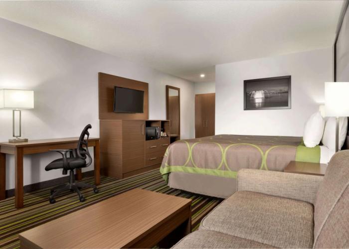 Super 8 by Wyndham Windsor/Dougall