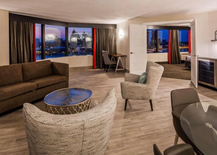 DoubleTree by Hilton Windsor Hotel & Suites