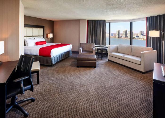 DoubleTree by Hilton Windsor Hotel & Suites