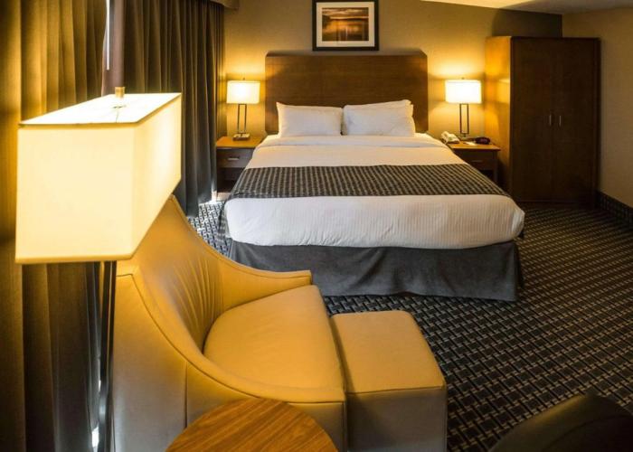Clarion Lakeside Inn & Conference Centre