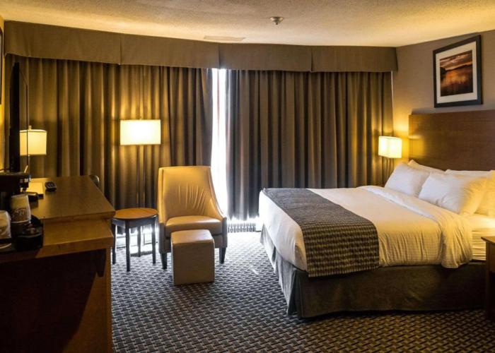 Clarion Lakeside Inn & Conference Centre