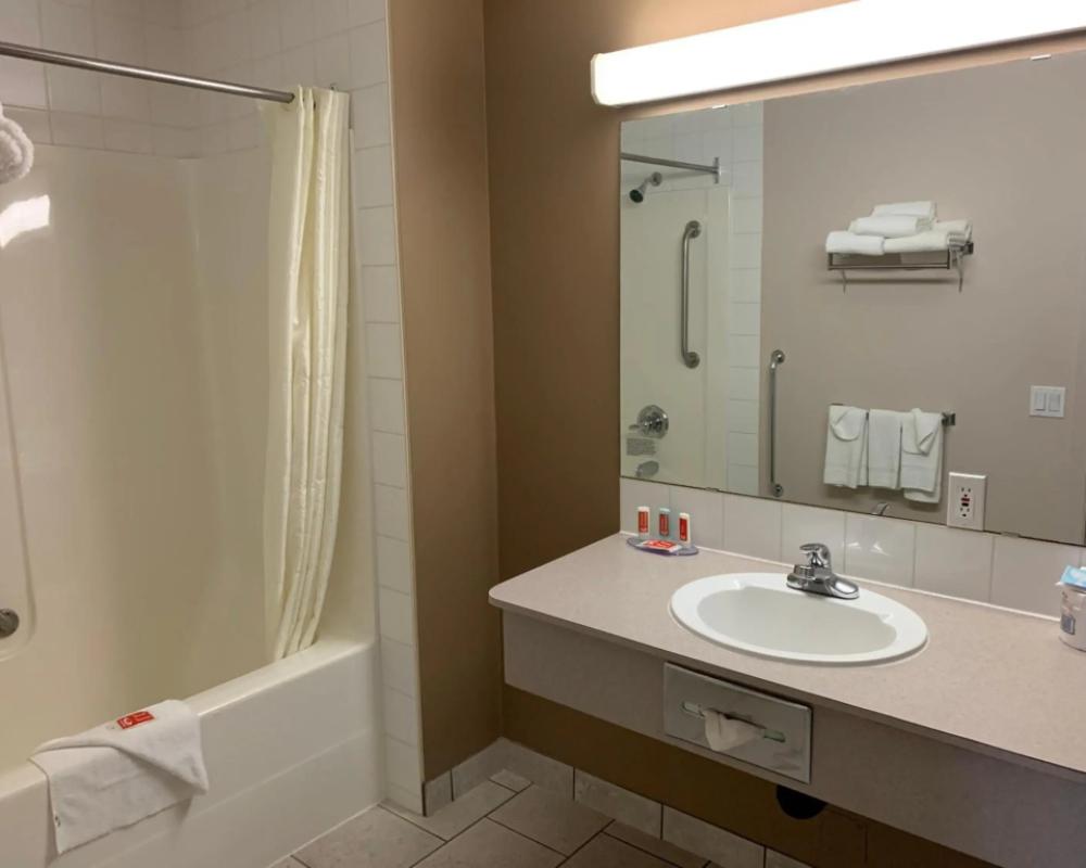 фото Econo Lodge Lethbridge