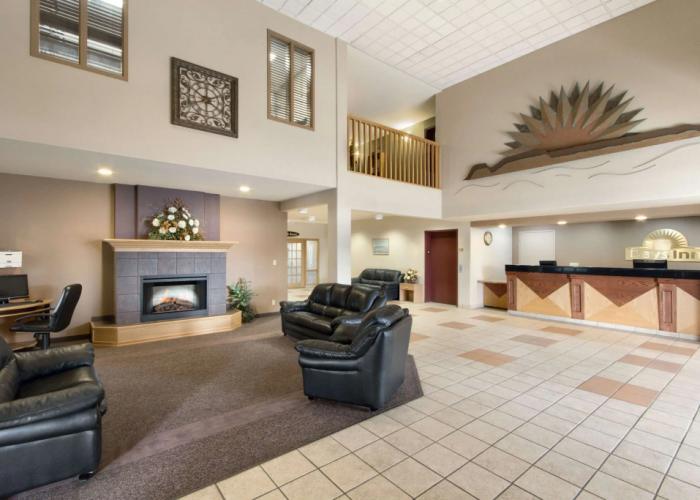 Days Inn & Suites by Wyndham Thunder Bay