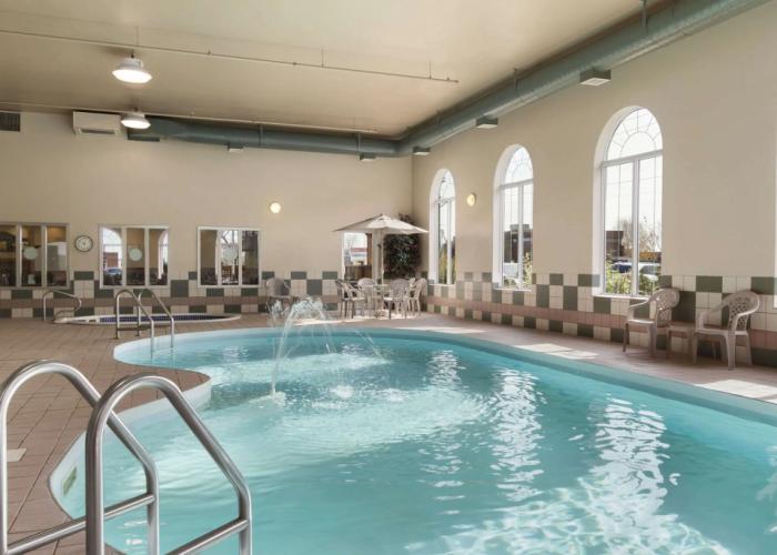 Days Inn & Suites by Wyndham Thunder Bay