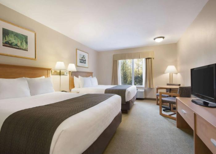 Days Inn & Suites by Wyndham Thunder Bay