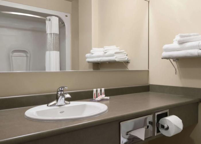 Days Inn by Wyndham Thunder Bay North
