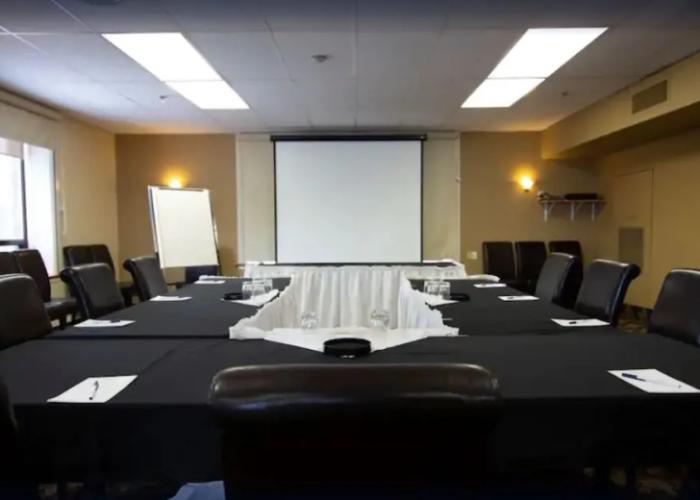 Prince Arthur Waterfront Hotel & Suites