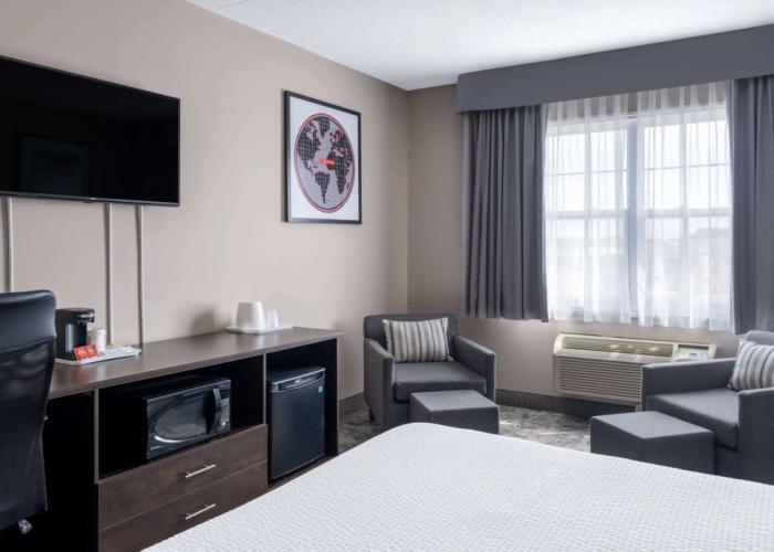 Ramada by Wyndham Thunder Bay Airlane Hotel