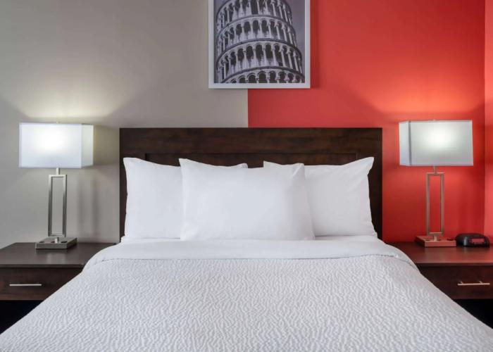 Ramada by Wyndham Thunder Bay Airlane Hotel