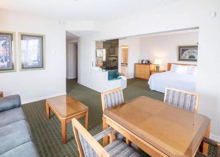 Ramada by Wyndham Thunder Bay Airlane Hotel