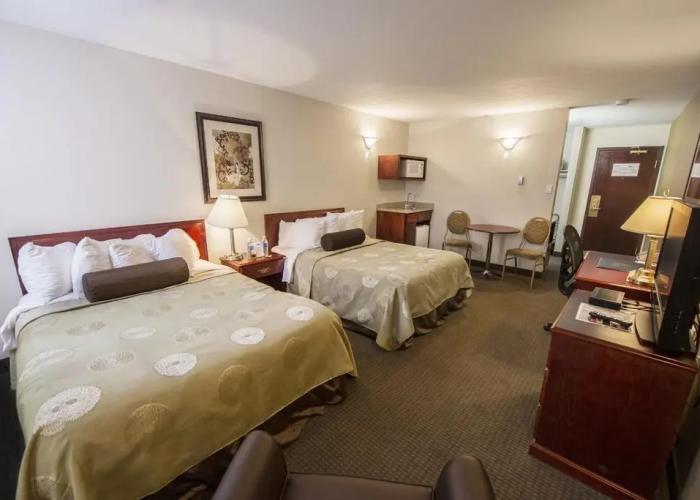 Service Plus Inn and Suites - Grande Prairie