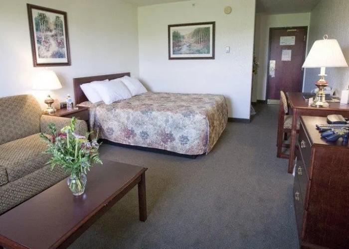 Service Plus Inn and Suites - Grande Prairie