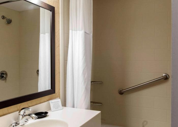 Quality Hotel & Suites