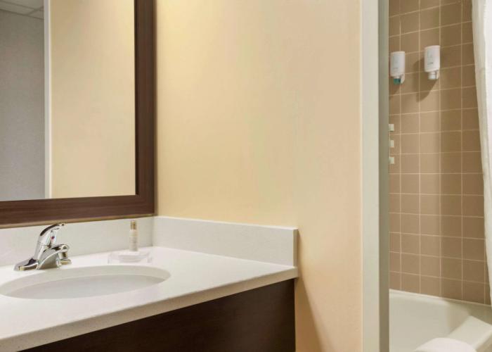 Travelodge by Wyndham Sydney