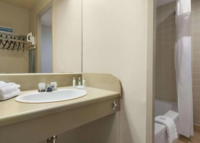 Travelodge by Wyndham Sydney