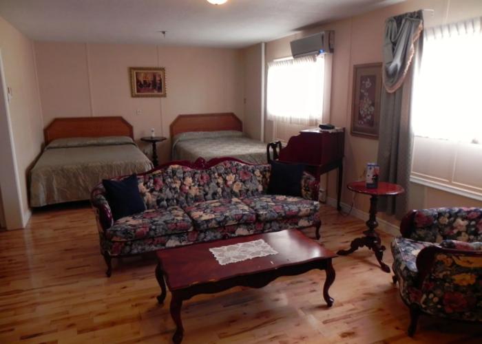 Harbourview Inn & Suites