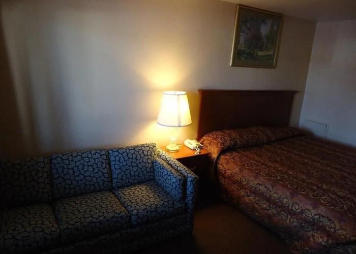 Canadiana Motel