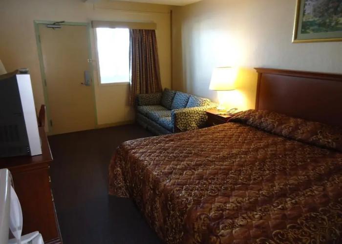 Canadiana Motel